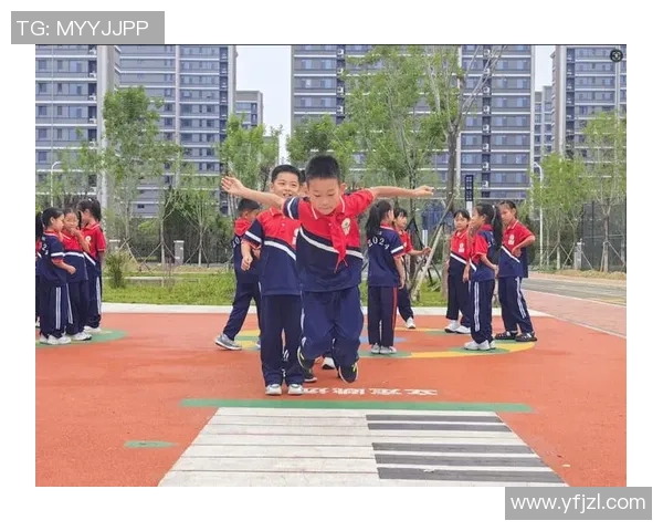 快乐的运动时光踢足球与跳绳的乐趣分享